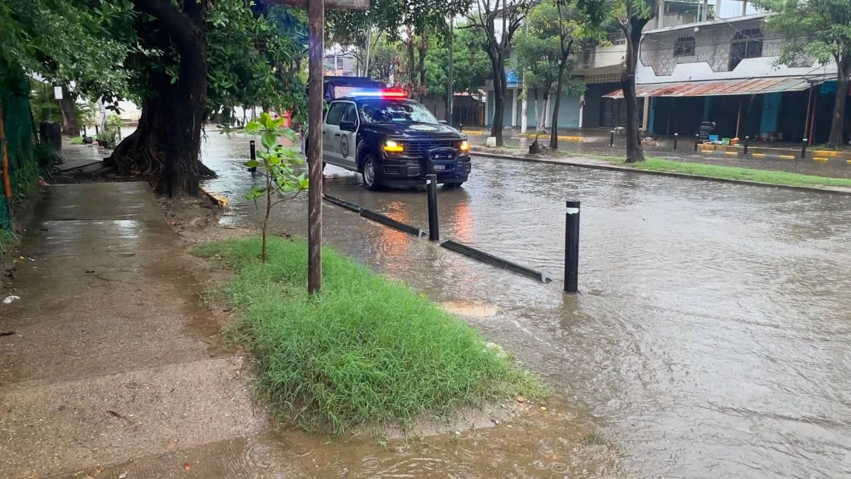 Suspenden clases en seis regiones de Guerrero por la Depresión Tropical Dos-E