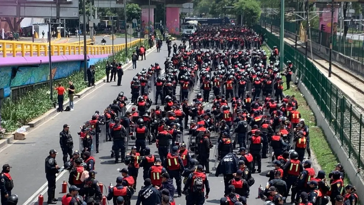 Hasta aquí: policías frenan marcha de la CNTE rumbo al Estadio Azteca