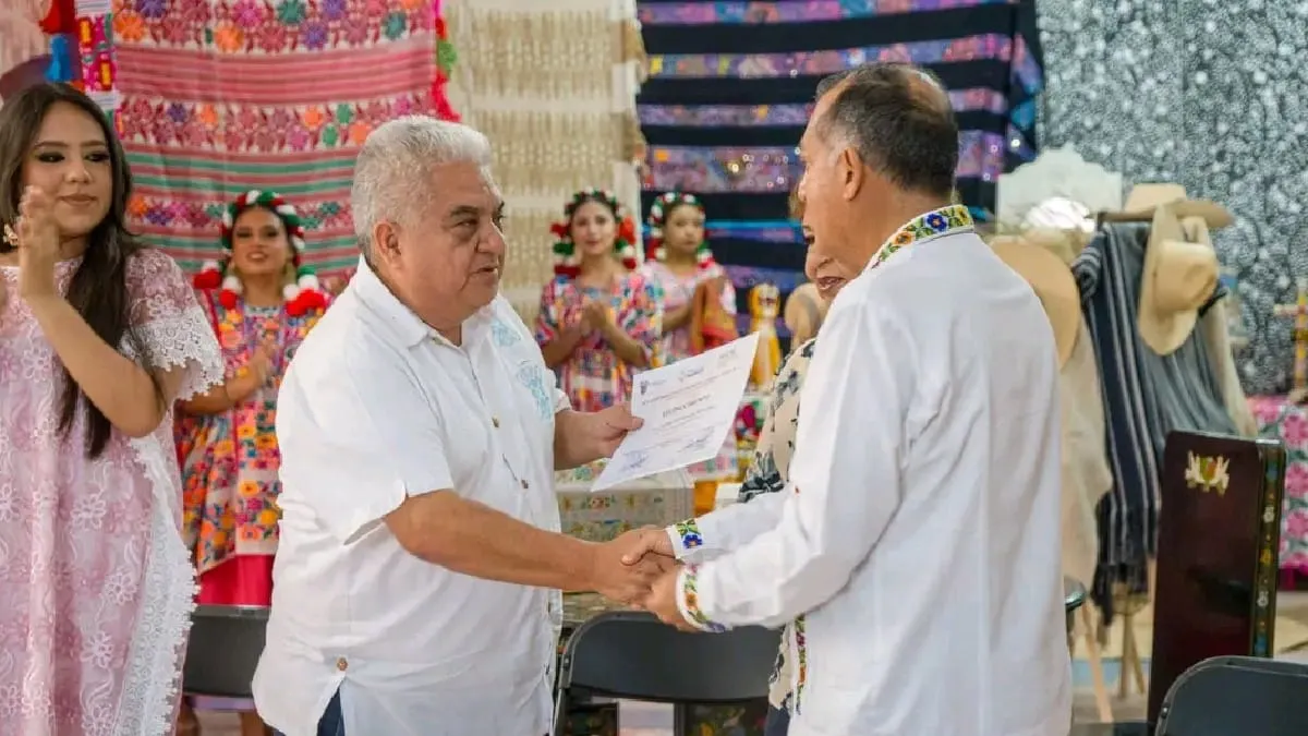 Abren exposición de textiles, laca y amates en el Ayuntamiento de Chilpancingo