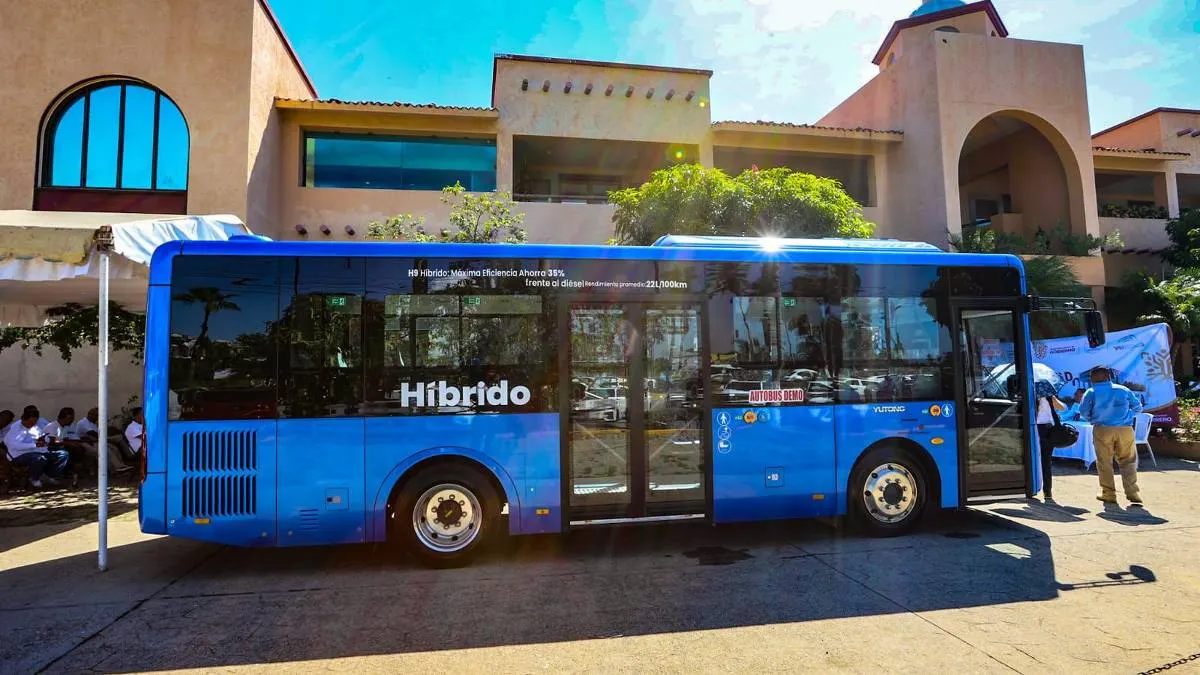 Camiones chinos e híbridos llegan a Acapulco