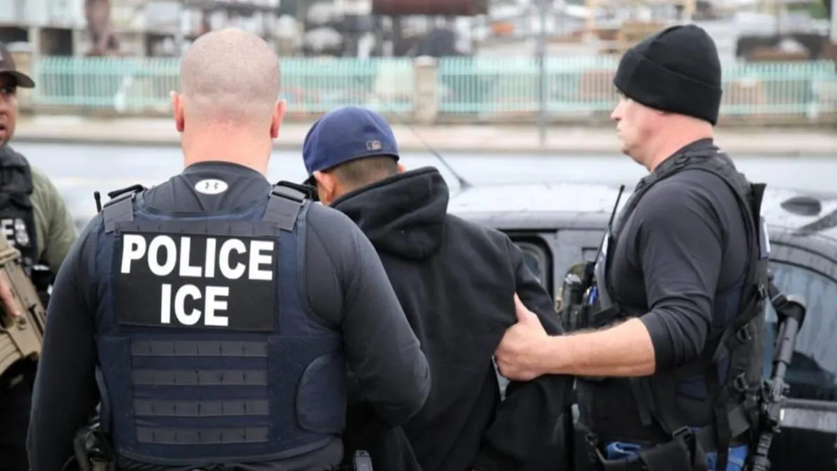 Juez federal de EU bloquea operativos de ICE contra migrantes en espacios judiciales