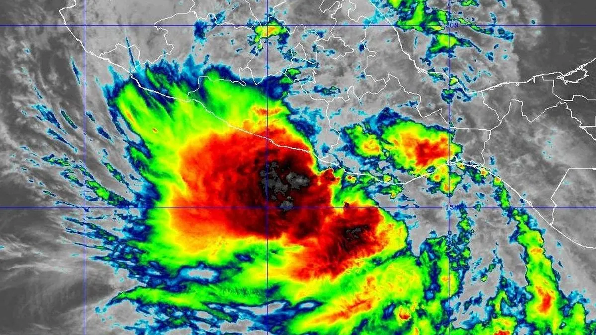 Boris se retrasa y tocaría tierra hasta el martes; seguirán lluvias torrenciales en Guerrero