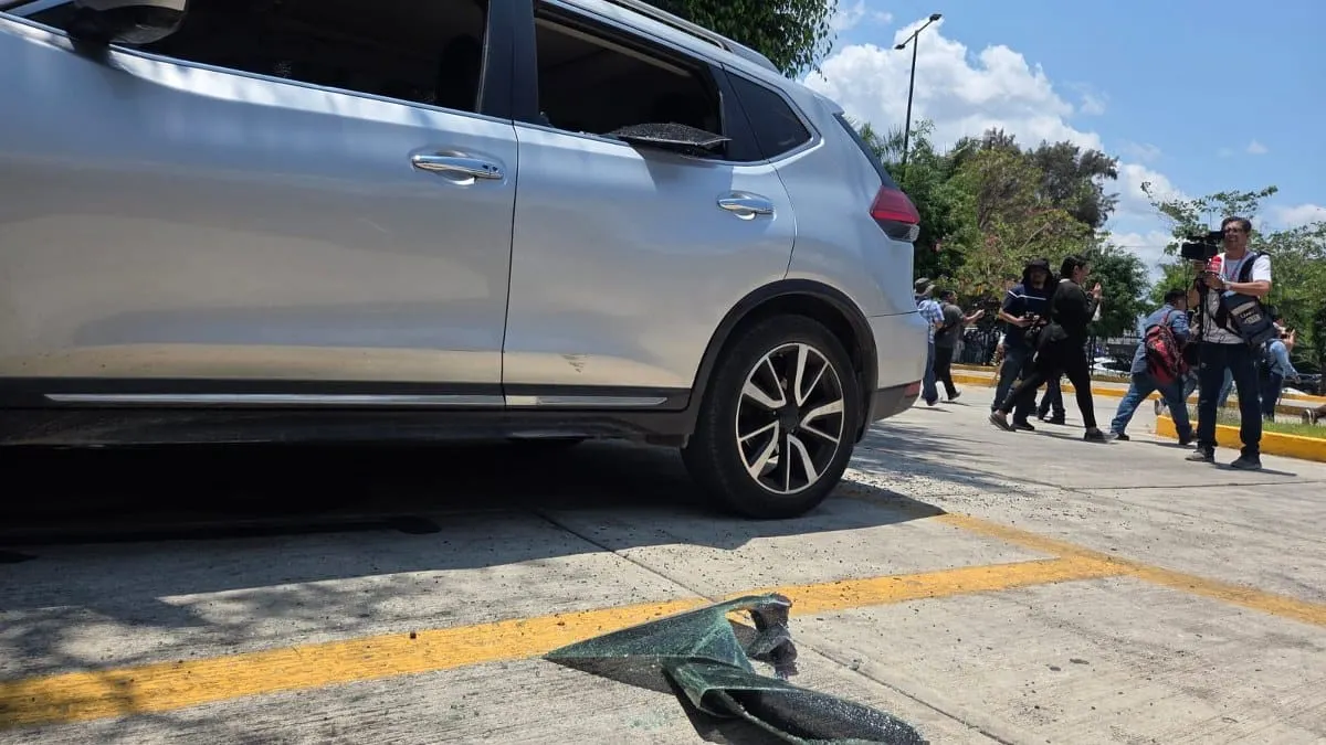 CETEG entra al Congreso de Guerrero y destrozan 12 vehículos; diputados evalúan acciones legales