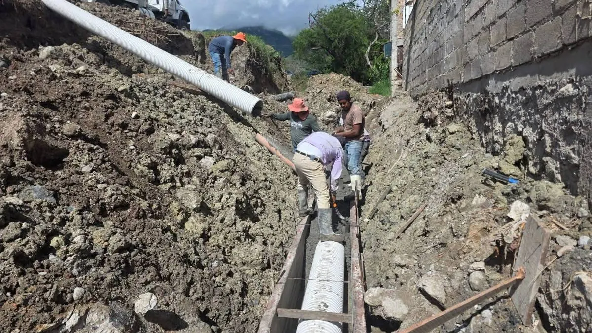 Gobierno de Chilpancingo rehabilita red de drenaje en El Capire para reducir fugas y riesgos