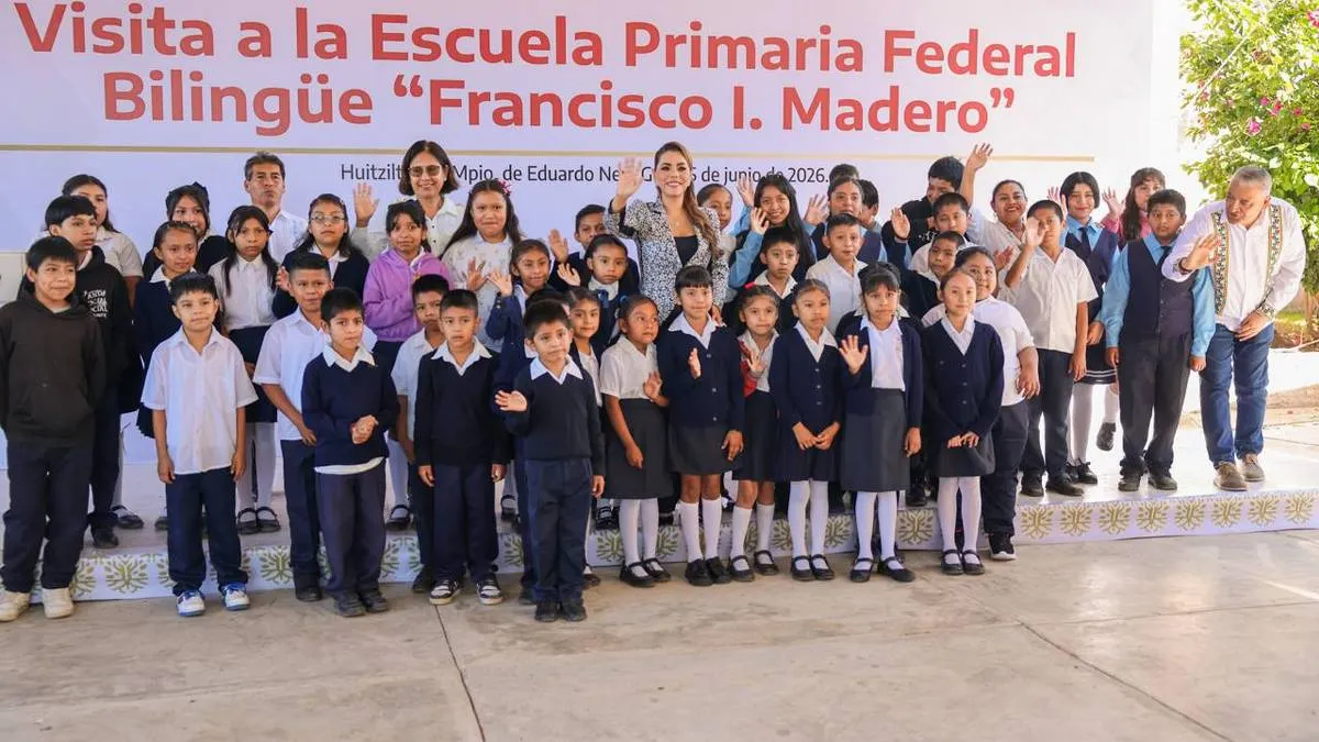 Cada lunes, Evelyn Salgado visitará una escuela; arranca en Huiziltepec con entrega de apoyos
