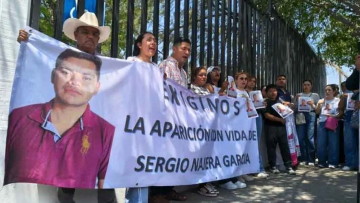 Familiares y colectivos exigen resultados en búsqueda de estudiante egresado desaparecido en Chilpancingo