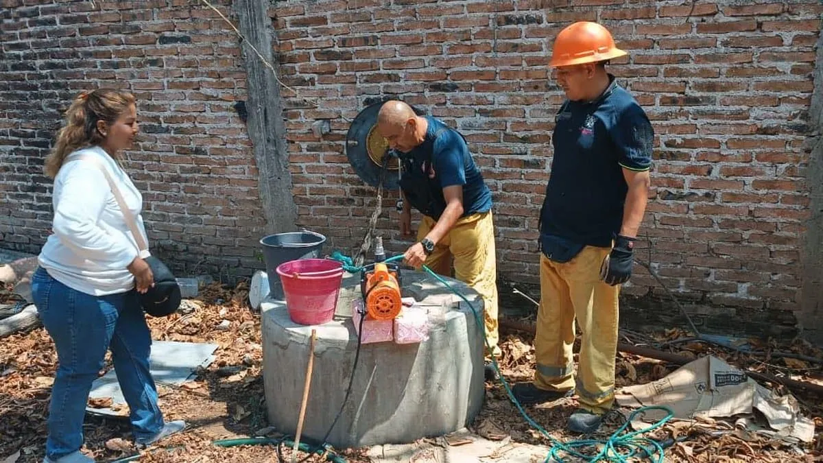 Hallan gasolina en pozos de agua en Iguala; vecinos temen filtración subterránea