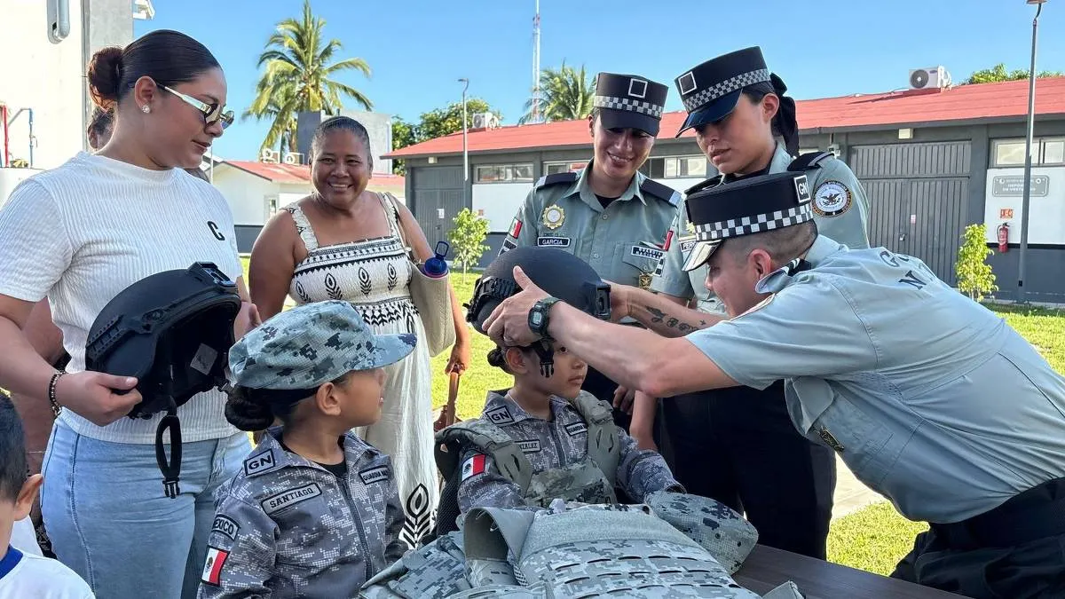 Dos niñas de Acapulco se convierten en Guardias Honorarias por un día con la Guardia Nacional