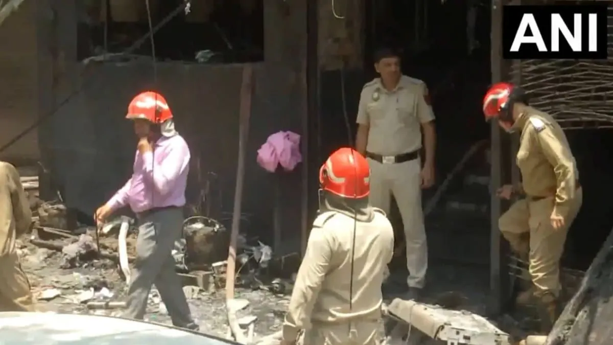 Incendio en hotel de Nueva Delhi deja 21 muertos y obliga a rescate masivo de sobrevivientes en sótano
