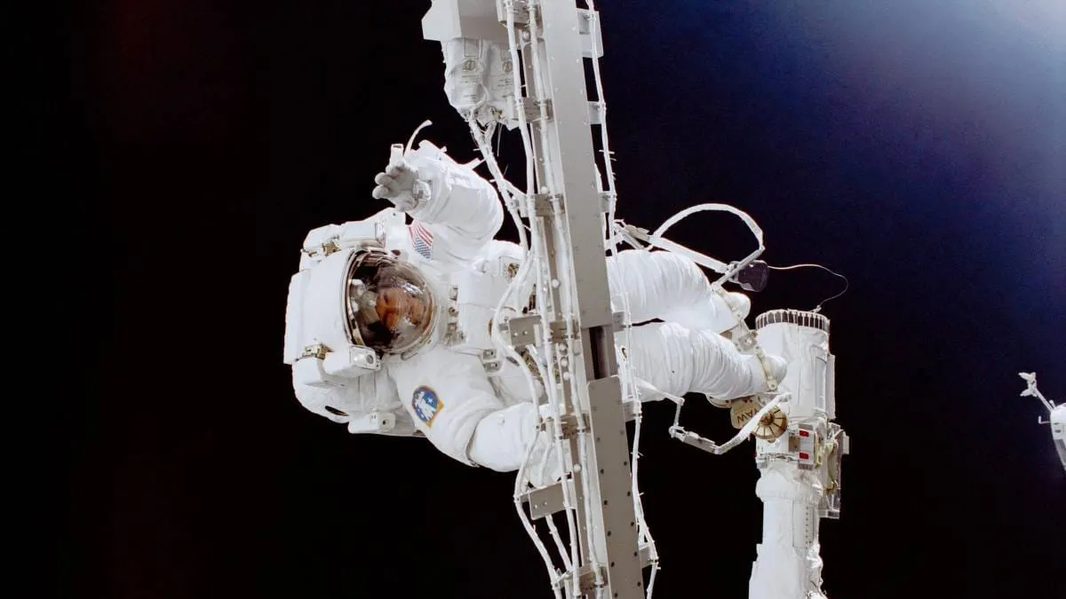 Astronautas evacuarán la Estación Espacial por fuga de aire