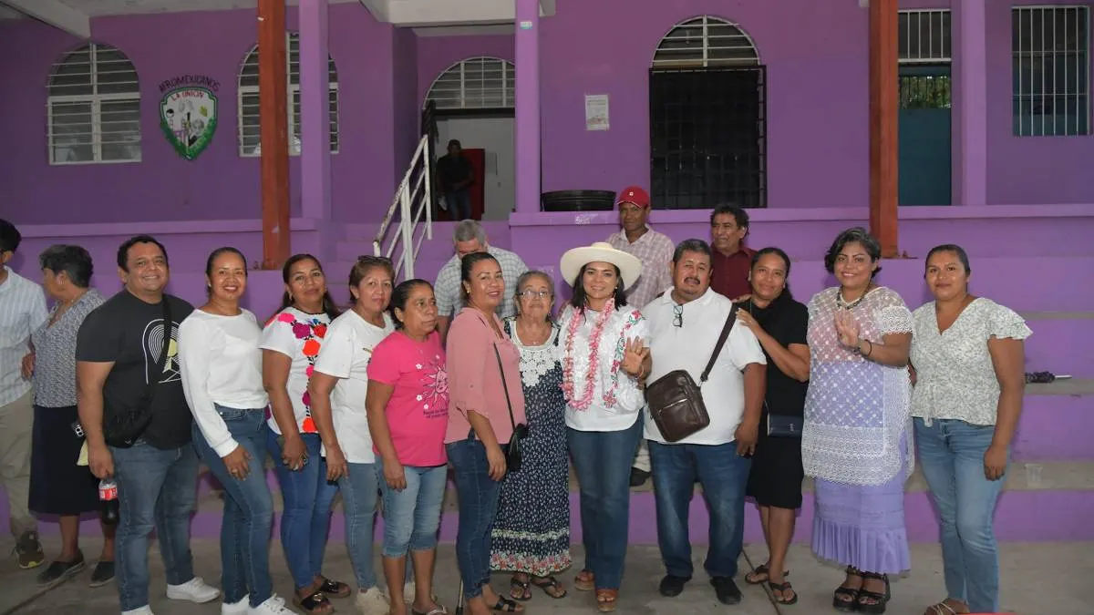 Comisarios de ocho comunidades de Ayutla se suman a Beatriz Mojica