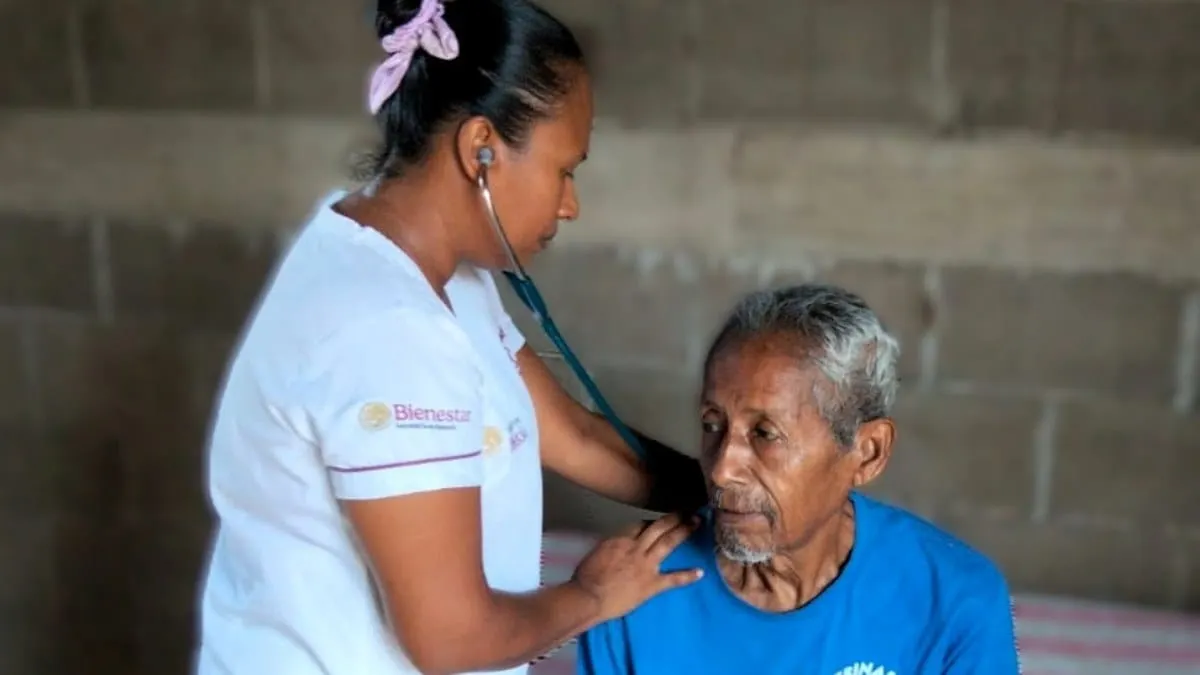 Promotores de salud trabajan sin equipo de protección adecuado.