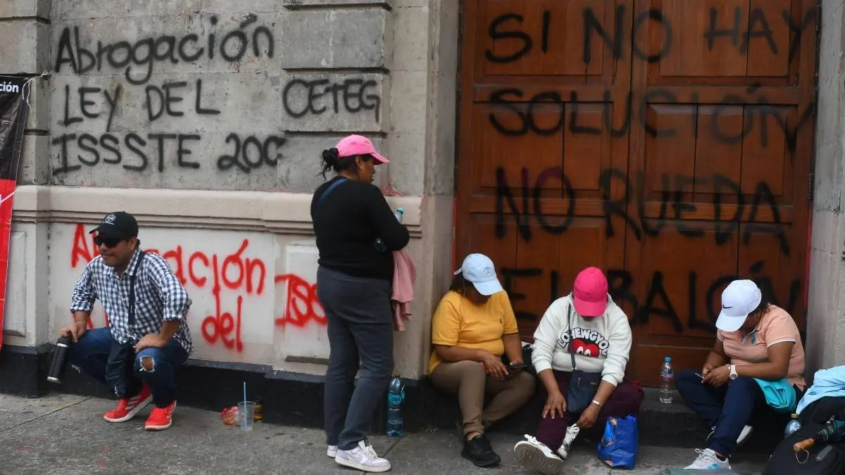 Tras 7 horas de reunión con Segob, la CNTE analizará propuesta de pensiones