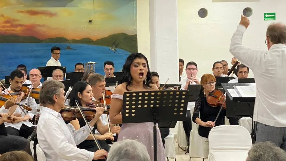 Elizabeth Juárez cautiva a más de 300 asistentes en concierto de la OFA en Acapulco
