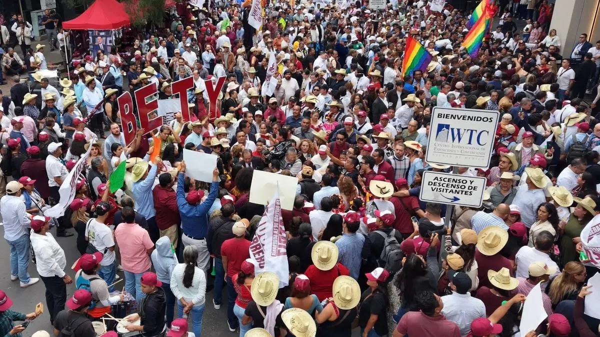 Con porras y mil simpatizantes, Beatriz Mojica se apunta para coordinar Morena en Guerrero