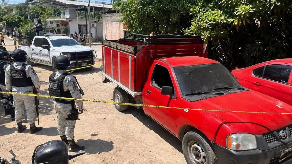 Matan a balazos a un hombre dentro de una camioneta en Zihuatanejo