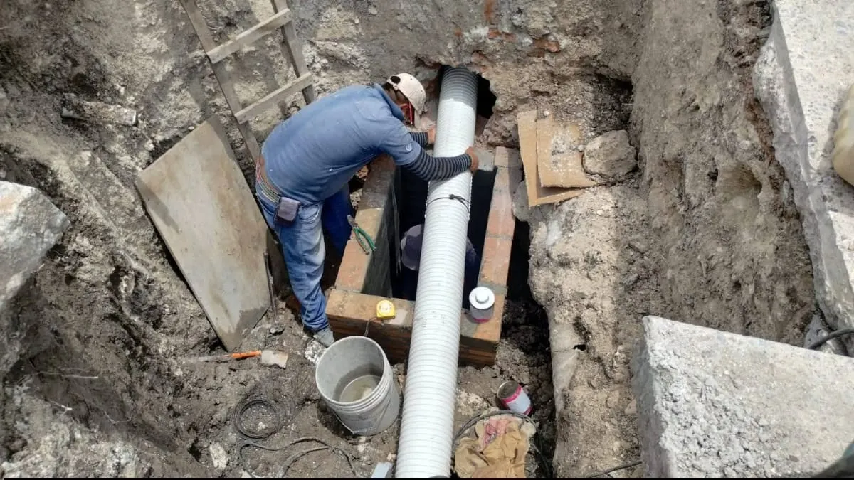 Rehabilitan drenaje en tres colonias de Chilpancingo para resolver problemas de años