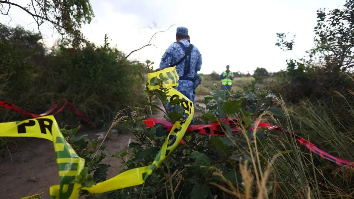 Avioneta que intentaba llegar al Aeropuerto de Monterrey cayó en Nuevo León con tres personas a bordo