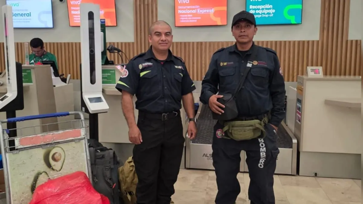 Bomberos de Guerrero llegan a Venezuela para sumarse al rescate tras los sismos