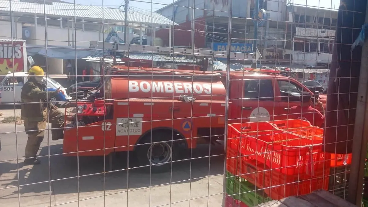 Conato de incendio moviliza a cuerpos de emergencia en el Mercado Central de Acapulco