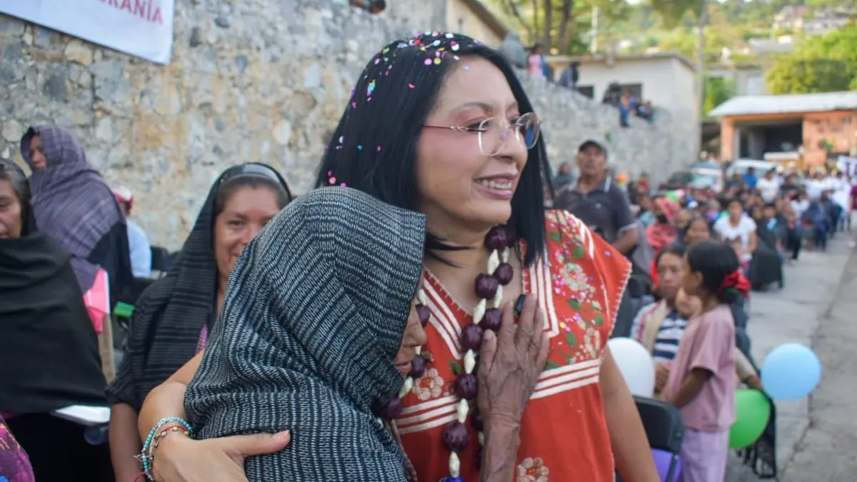 Esthela Damián lleva mensaje de transformación a comunidades indígenas de Taxco