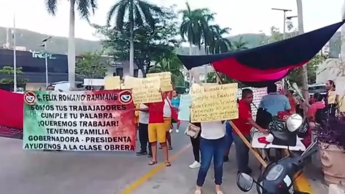 Ex trabajadores del Holiday Inn bloquean de nueva cuenta la Costera de Acapulco esta tarde