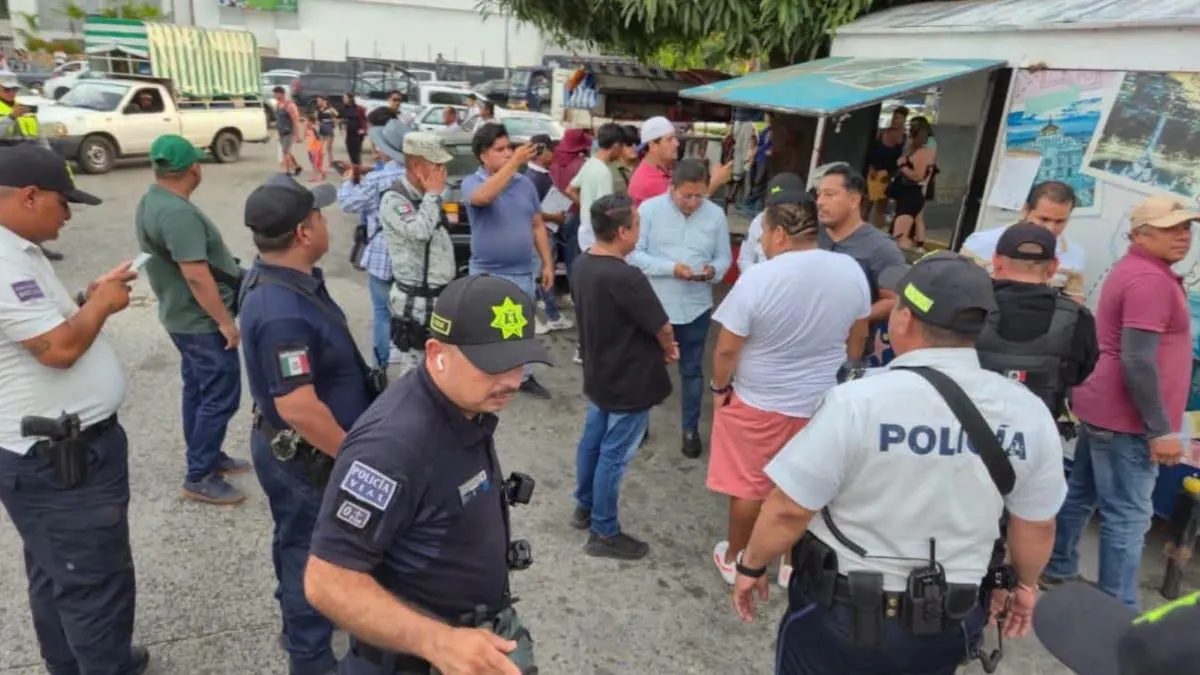 Gobierno municipal de Acapulco ordena retirar terminales irregulares de Urvan en Costera