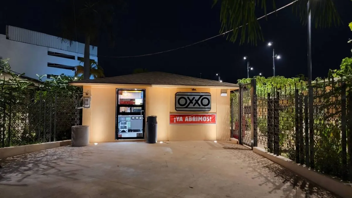 Abren un Oxxo en el Jardín del Puerto de Acapulco; resurgen críticas por el futuro del espacio público