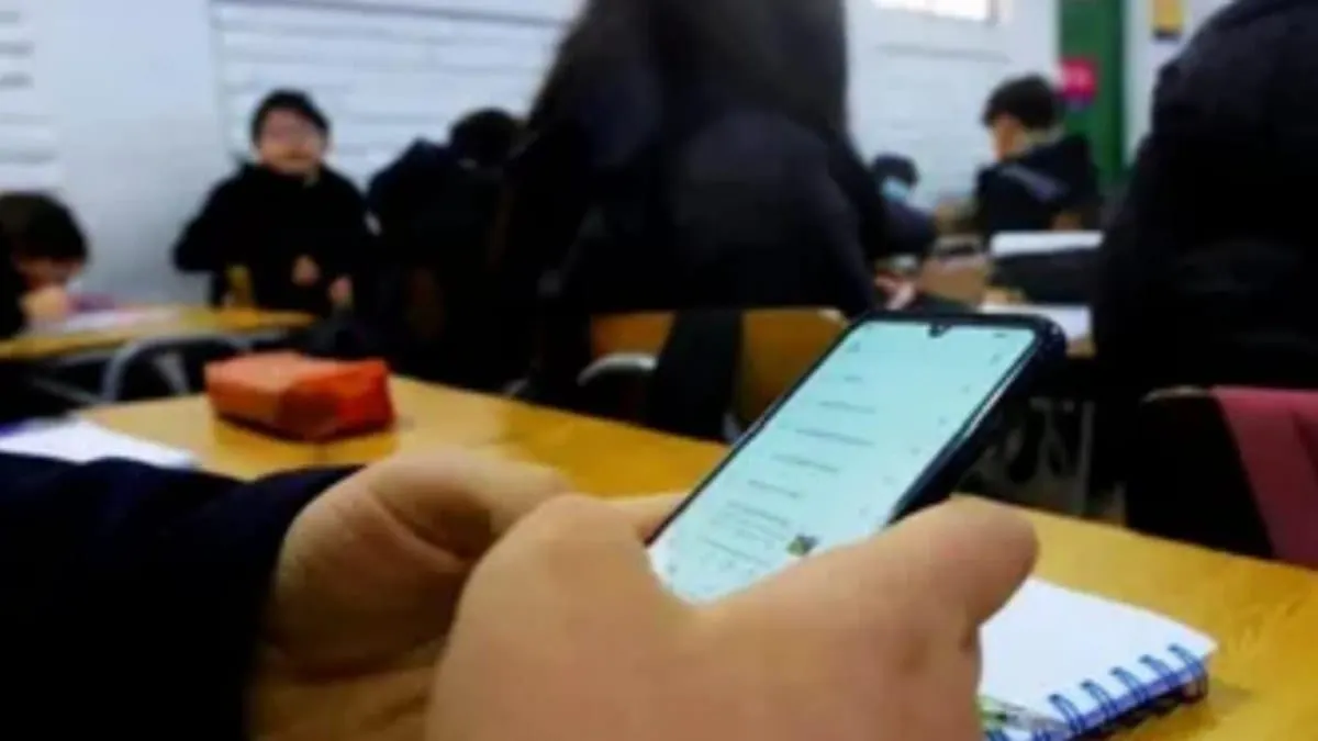 La IA y las redes desafían a las escuelas; Gobierno de México inicia debate para regular su uso en la educación