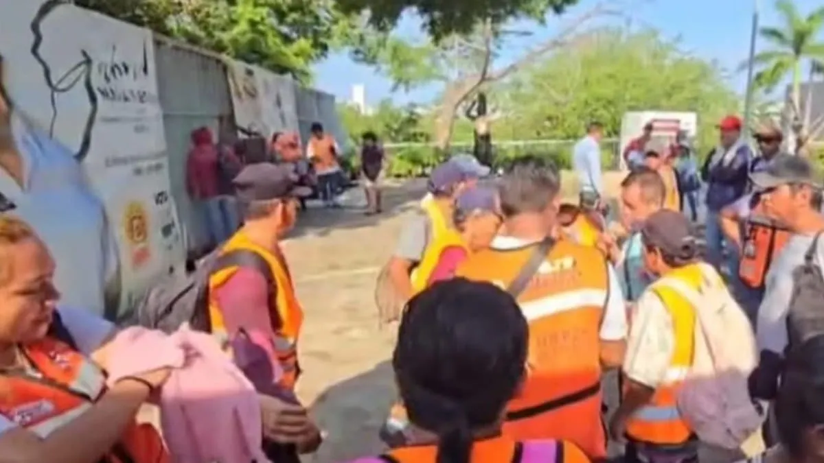 Trabajadores municipales marchan y exigen justicia laboral tras la muerte de su compañera en Acapulco