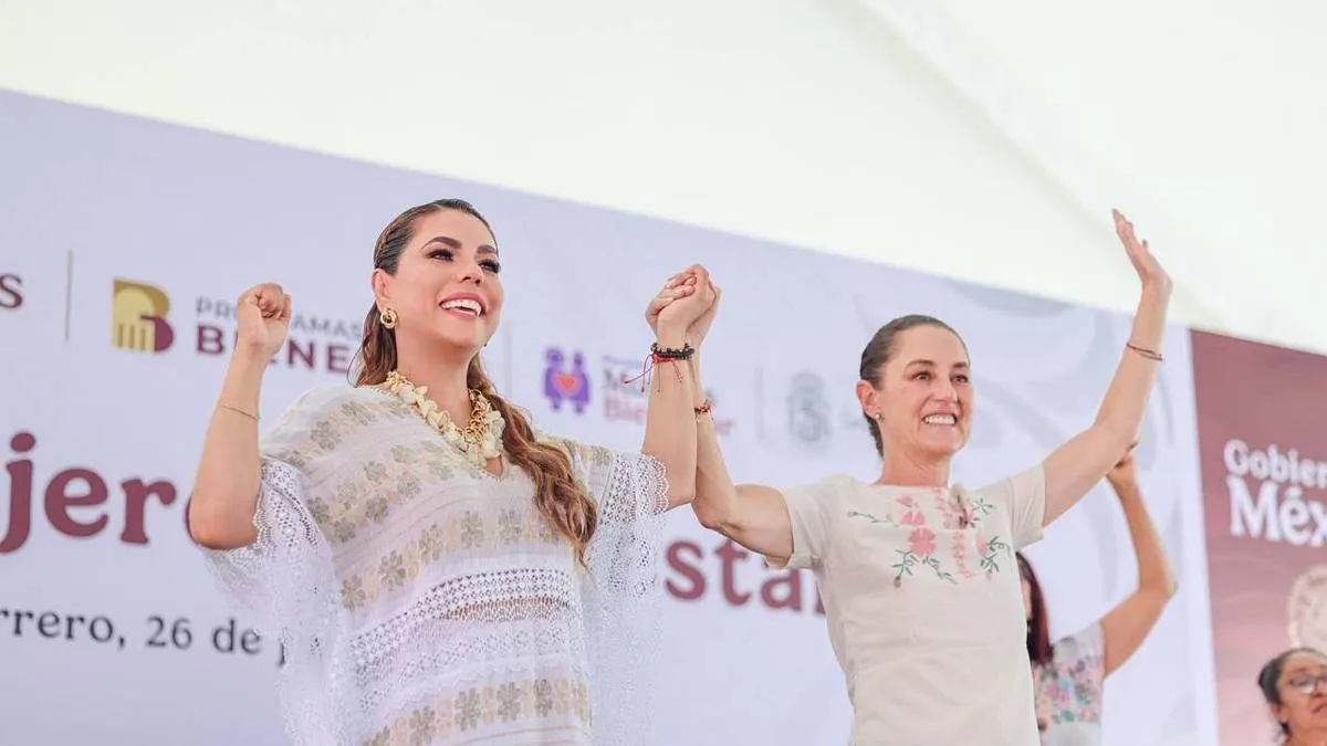 Sheinbaum entrega tarjetas de la Pensión Mujeres Bienestar en Acapulco; 70 mil mujeres ya reciben el apoyo en Guerrero
