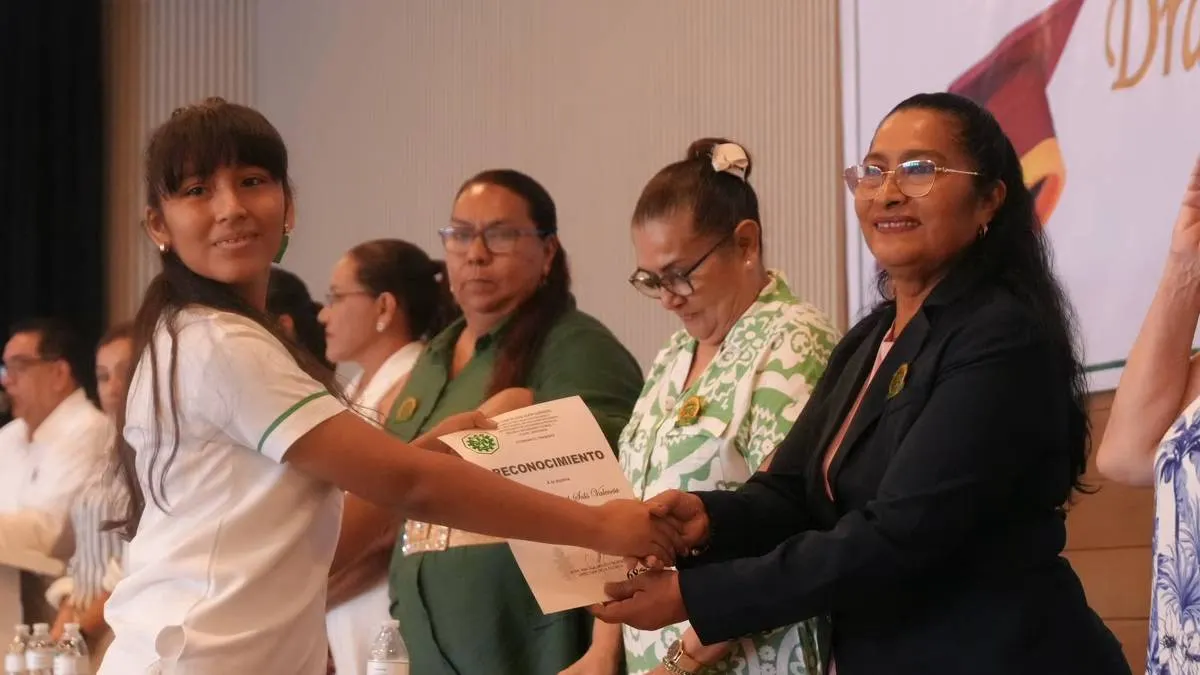 Abelina López reconoce a graduados de la Técnica 1 y destaca la educación como motor de Acapulco