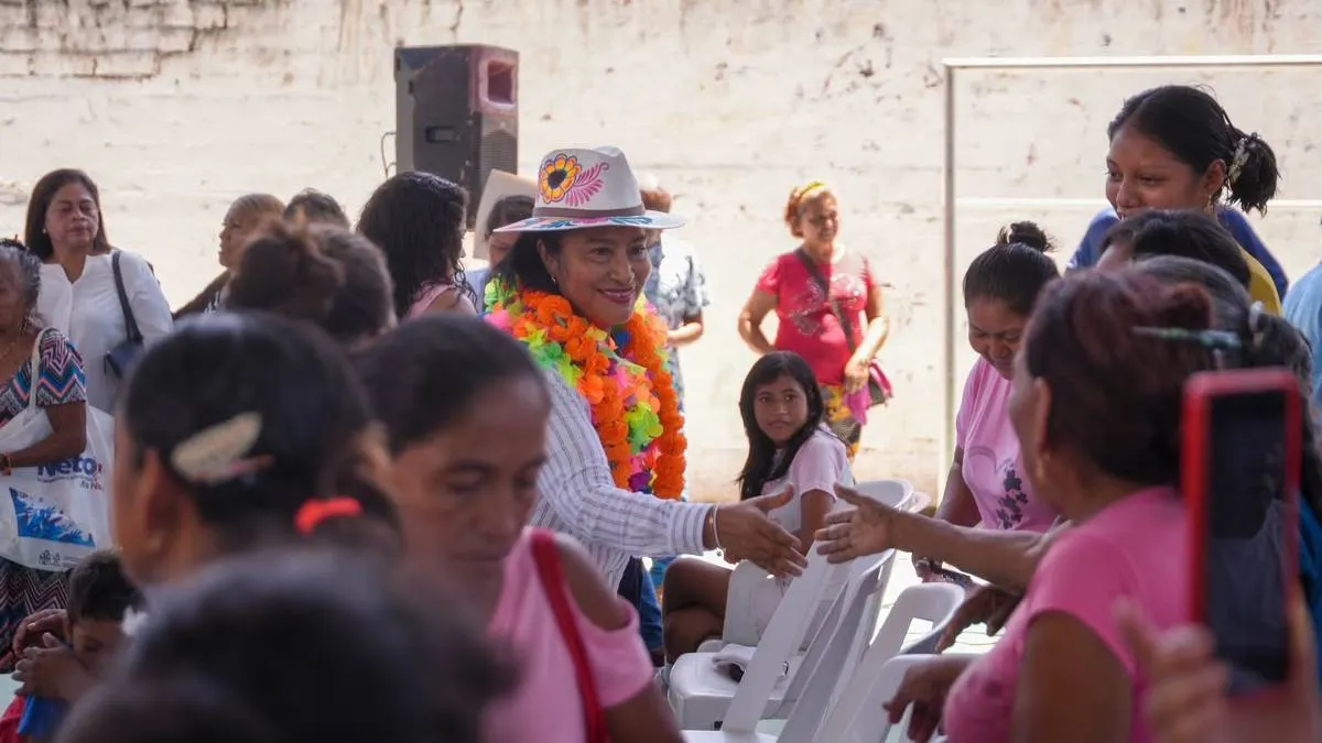 Abelina López visita La Venta; asegura que mantendrá el trabajo en las comunidades de Acapulco