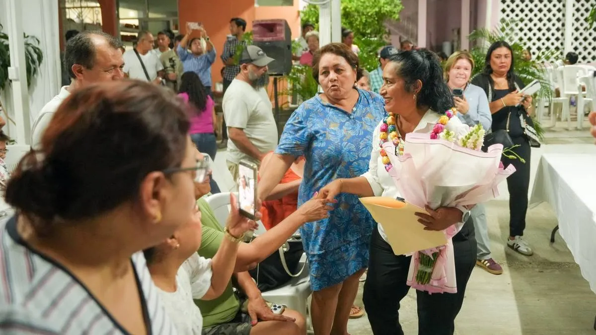 Vecinos expresan apoyo a Abelina López durante recorridos por colonias de Acapulco