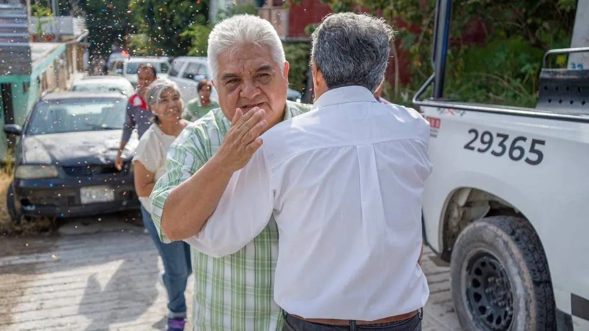Atonzahuilco ya tiene nuevo acceso; Gustavo Alarcón entrega pavimentación del andador principal