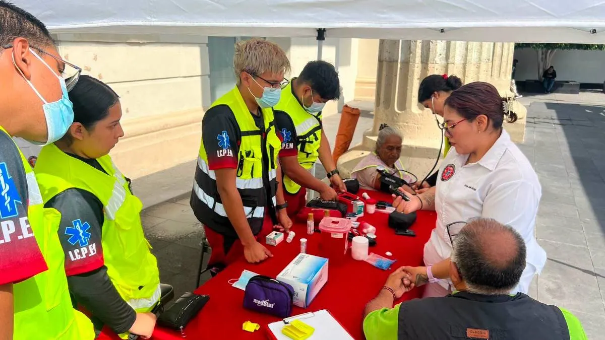 Ayuntamiento de Chilpancingo lleva consultas médicas gratuitas al Zócalo