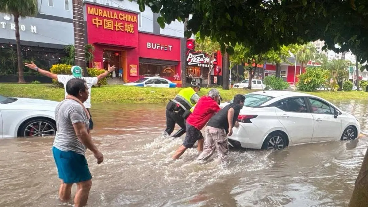 Lluvias vuelven a inundar la Costera de Acapulco; cierran tramo y desvían el tránsito