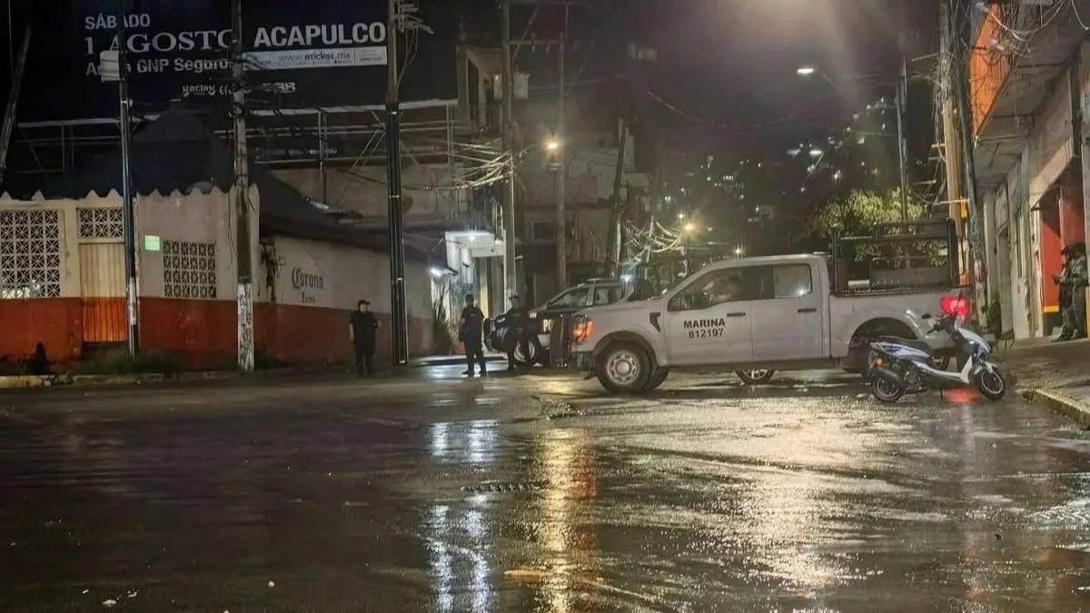 Dejan un cuerpo envuelto en sábanas entre Ejido y Constituyentes de Acapulco