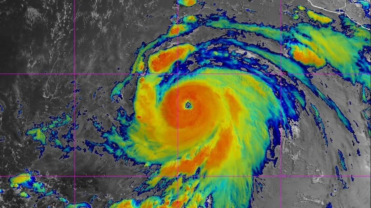 Genevieve se convierte en huracán frente a México; se prevé que supere la categoría 3