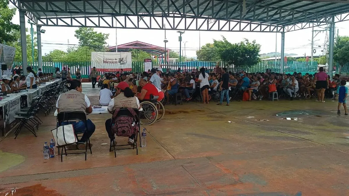 Arranca con dos horas de retraso el registro para las viviendas de Conavi en Acapulco