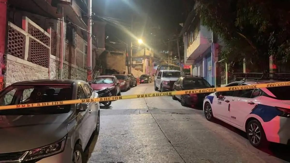 Lo atacan afuera de una miscelánea y muere metros después en una colonia de Acapulco