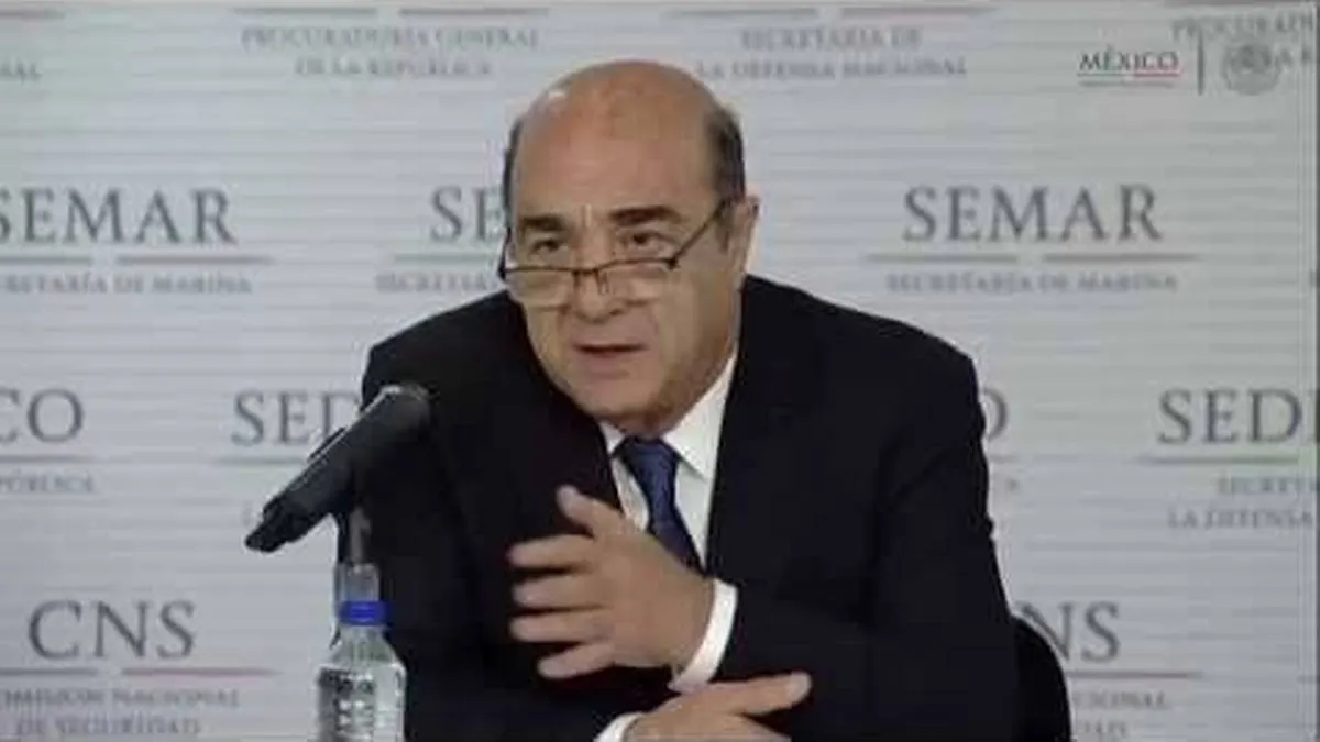Murillo Karam deja la prisión domiciliaria, pero seguirá vigilado con brazalete electrónico