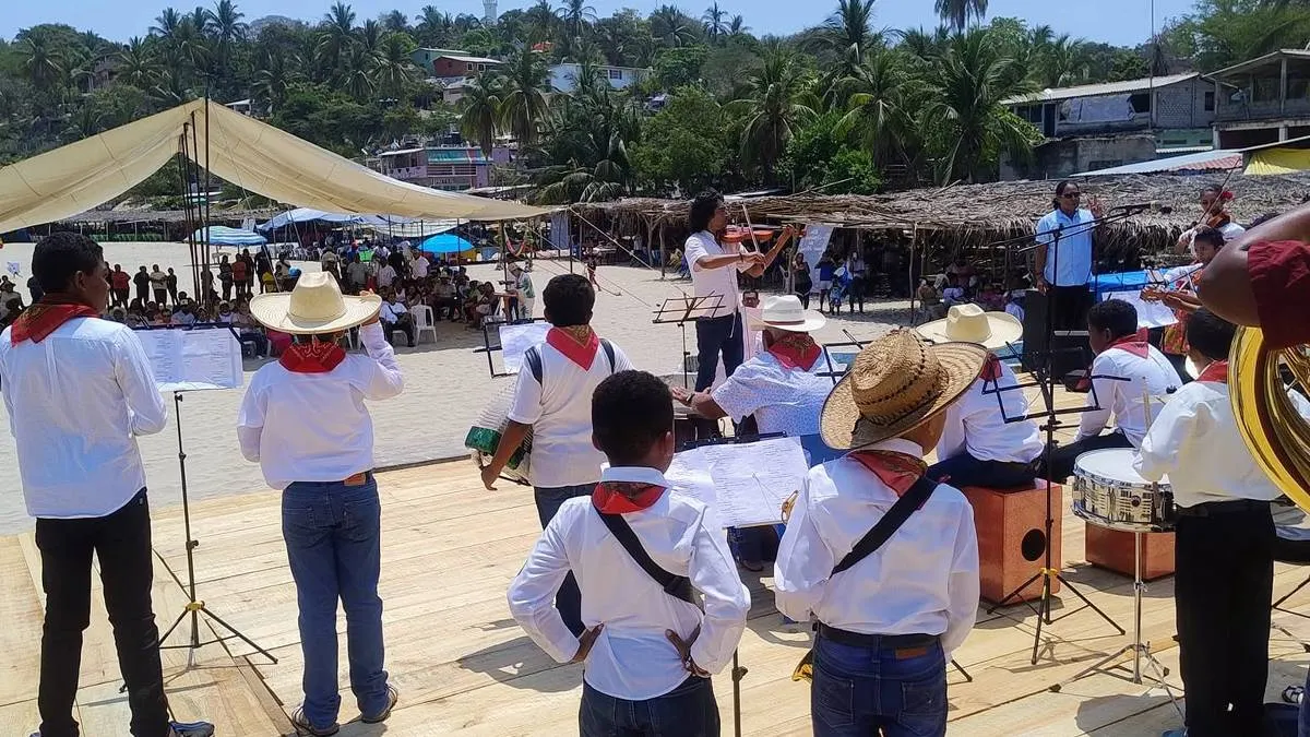 Abren talleres musicales y dan nueva vida a la Orquesta Catalina Bruno de San Nicolás, Guerrero