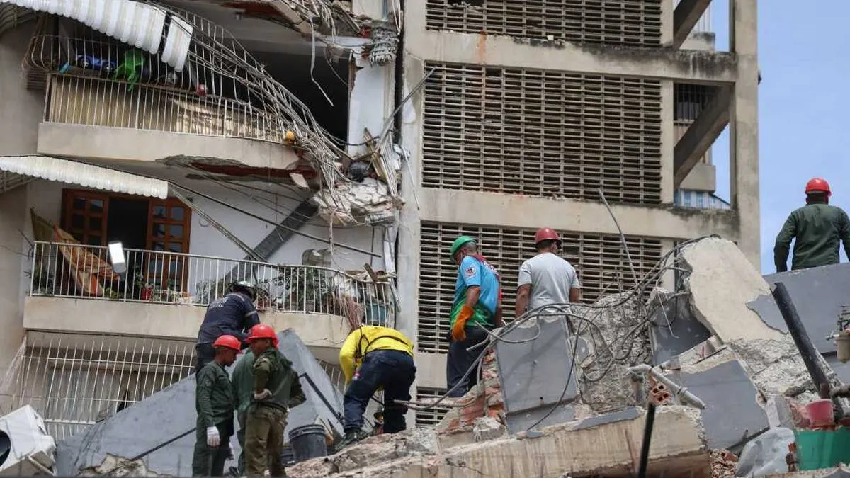 Ya no buscan sobrevivientes: familias excavan para recuperar cuerpos en Venezuela
