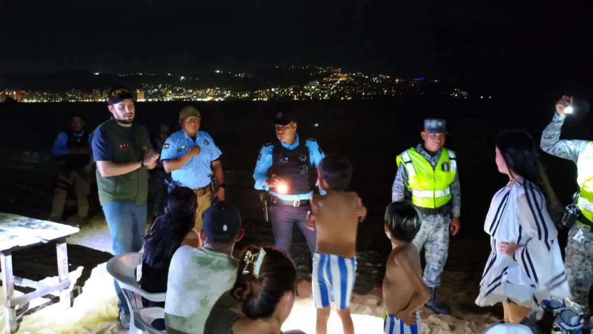 Autoridades de Acapulco intensifican recorridos nocturnos para evitar acampamentos en playas