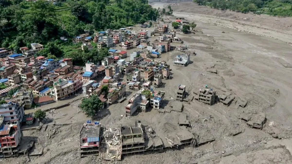 Fuerte inundación arrasa con comunidades de Nepal; reportan 55 muertos y cerca de 400 desaparecidos