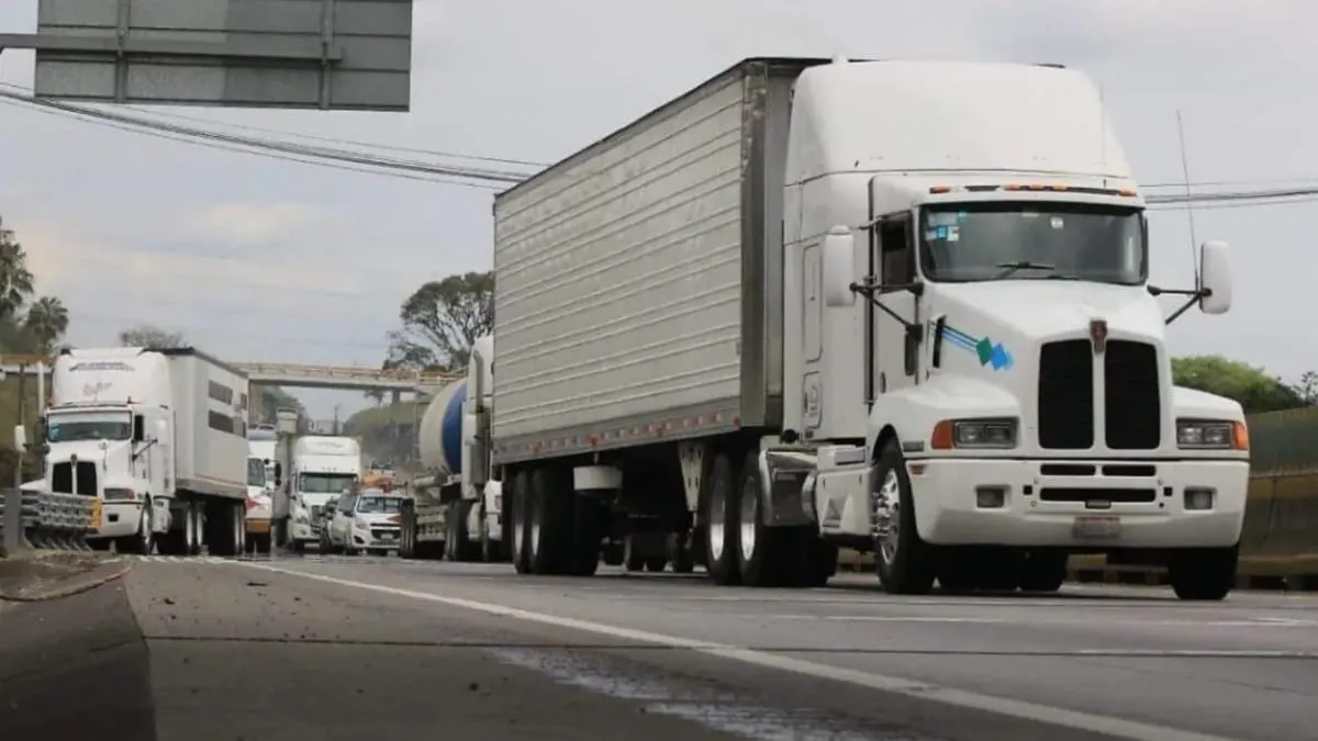 Gobierno federal refuerza acciones para disminuir el robo a camiones de carga en carretera