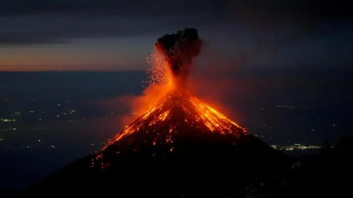 Volcán de Fuego despierta su furia en Guatemala; evacúan comunidades ante más riesgos de erupción