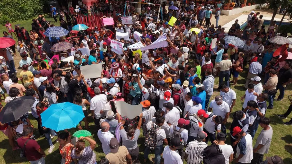 “La patria no se vende”: Abelina López critica privatizaciones durante asamblea en La Venta