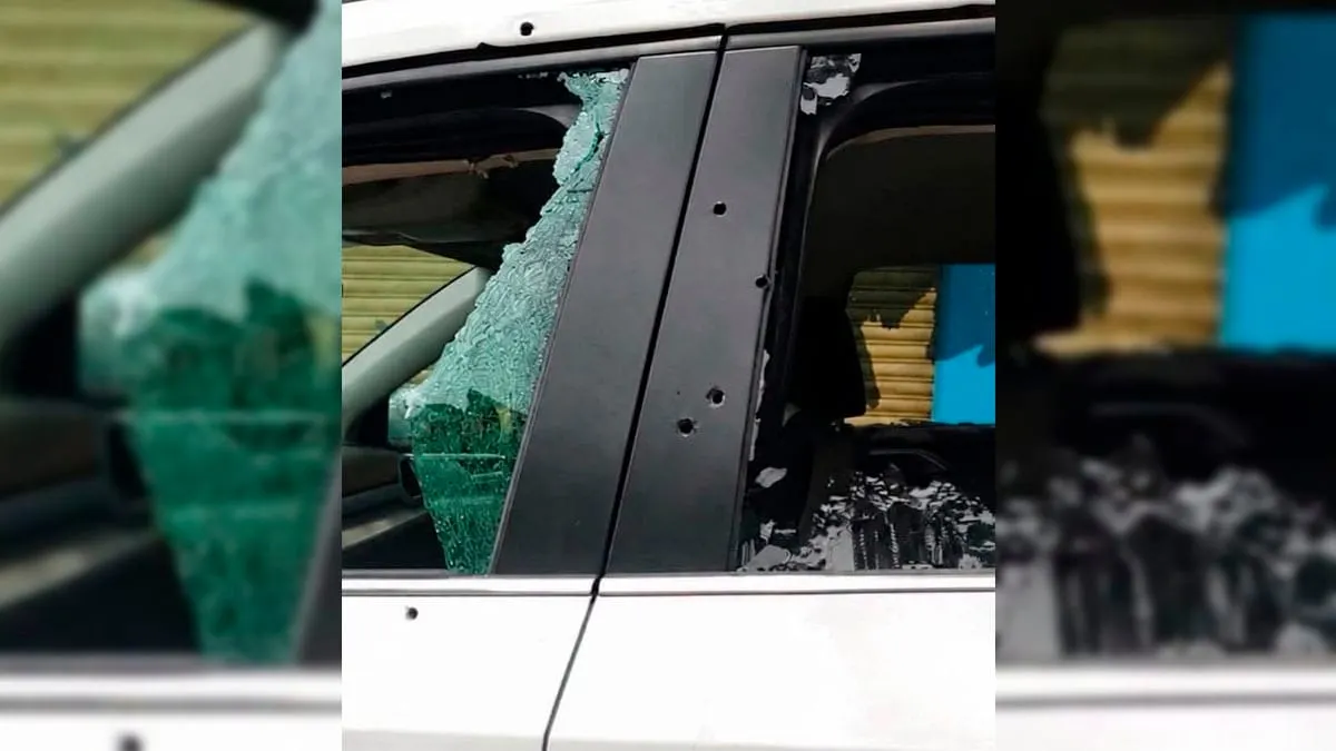 Rafaguean camioneta de la oficial mayor de Coyuca de Benítez